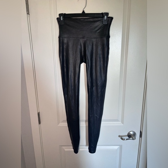 Spanx Black Faux Leather Leggings size Medium Contour Fit - Picture 2 of 4